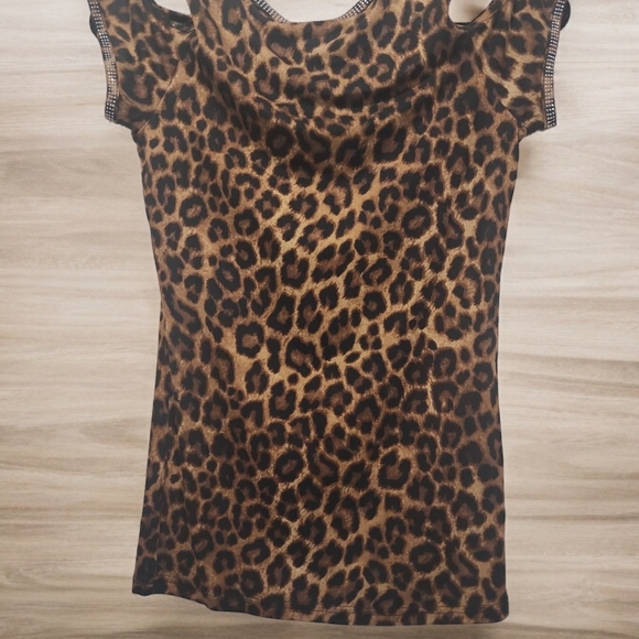 NWT Buffalo Med women's top Blouse animal print cold shoulder cap sleeve - Picture 8 of 10